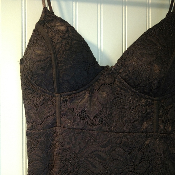 Lulu's black lace bodycon dress - Picture 3 of 12